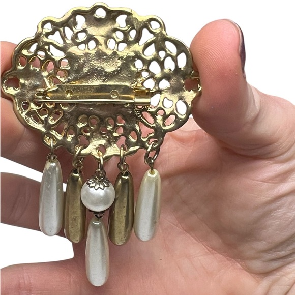 Vintage Gold Toned Faux Pearl Broach - Picture 3 of 5